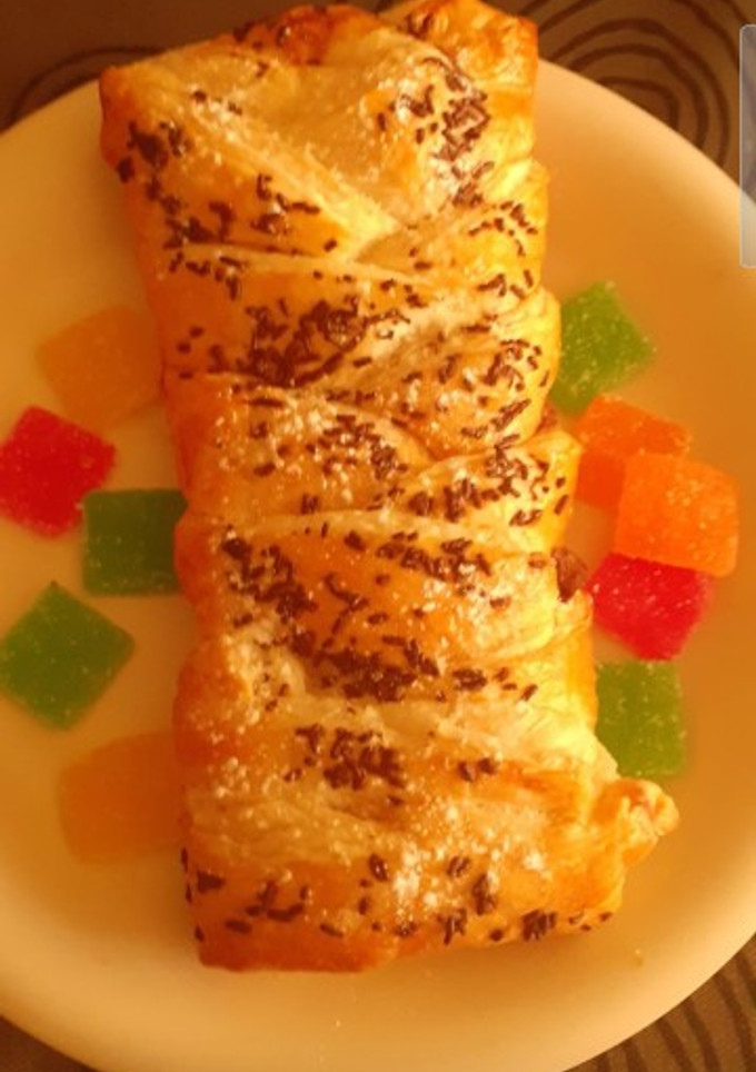 Una foto de Trenza de hojaldre con Nutella y virutas de chocolate