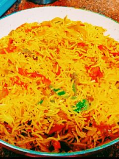 लेफ्ट ओवर फ्राइड राइस (leftover fried rice recipe in Hindi) रेसिपी मुख्य फोटो