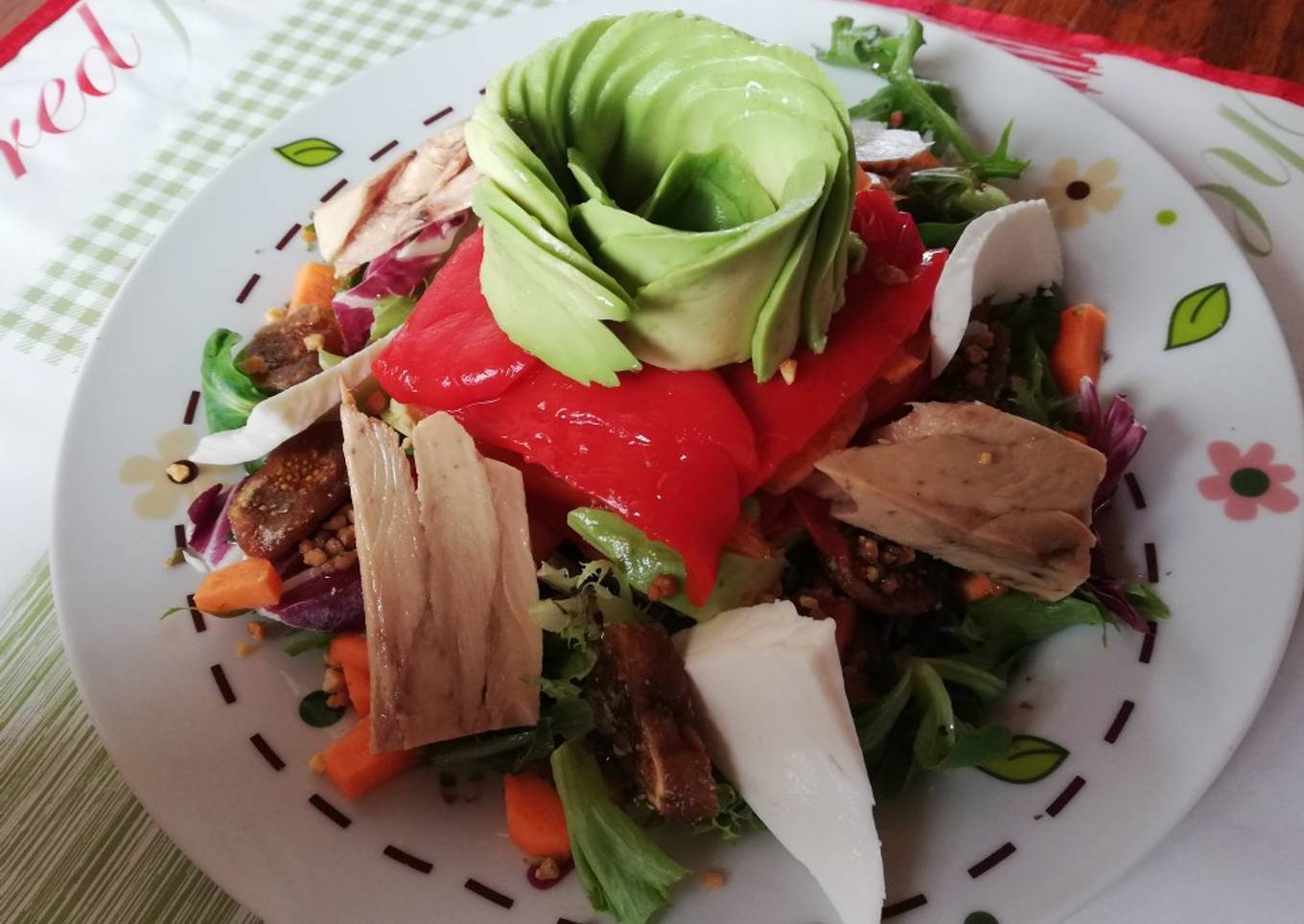 Ensalada de aguacate y ventresca