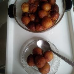 A picture of Puffed rice gulab jamun.