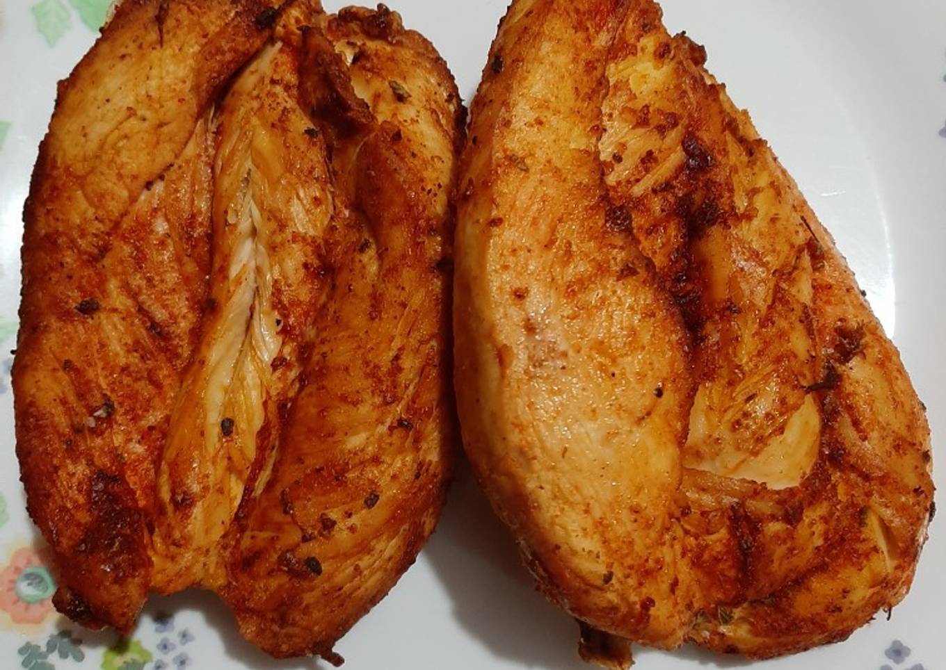 Pechuga de pollo en freidora bien sazonada