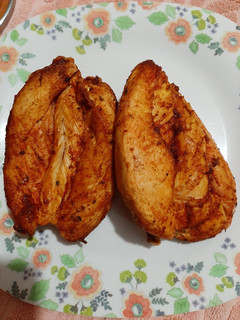 Una foto de Pechuga de pollo en freidora bien sazonada