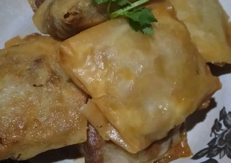 Resep Lumpia isi spicy tuna yang Enak