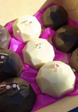 Una foto de Bombones de mantecol casero ✨🍫