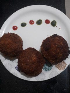 A picture of Chicken cheese balls.