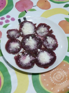 Una foto de Remolacha con queso parmesano