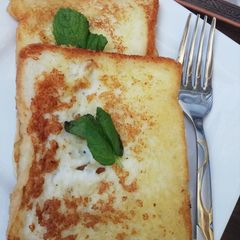 A picture of French toast.