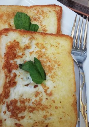 A picture of French toast.