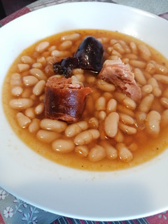 Una foto de 195. Fabada asturiana sencilla en olla de cocción lenta