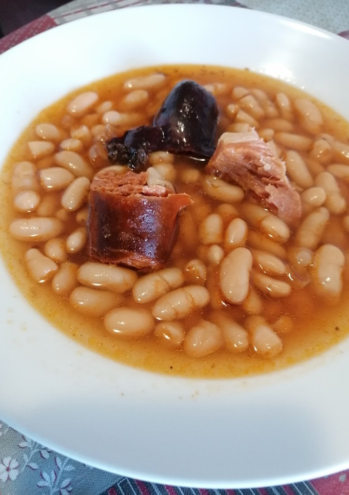 Una foto de 195. Fabada asturiana sencilla en olla de cocción lenta