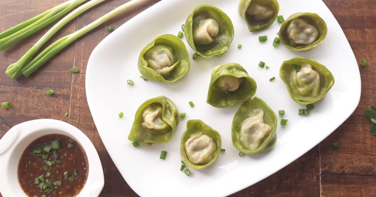 Spinach And Cottage Cheese Momos With Honey Chilli Dip Recipe By