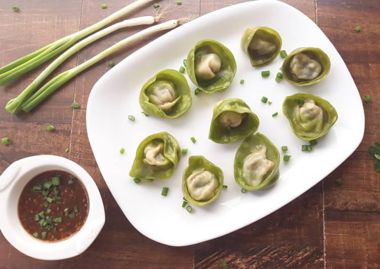 Spinach and Cottage Cheese Momos with Honey Chilli dip