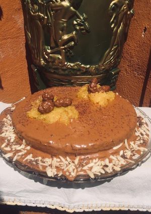 Foto de Bolo de Amêndoa com recheio de doce de ovos e cobertura de chocolate