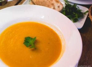 Foto principal de Crema de zanahorias y quesitos con Thermomix