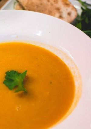 Una foto de Crema de zanahorias y quesitos con Thermomix