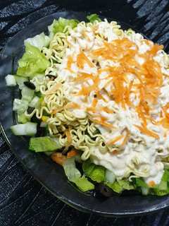 صورة لوصفة سلطة اندومي 🍜🧡