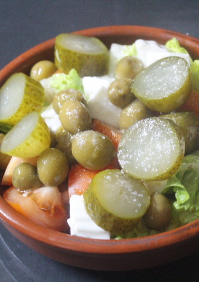 Una foto de Ensalada de queso y pepinillos
