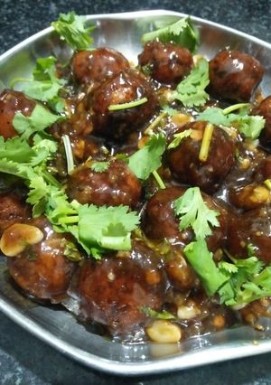 व्हेज मंचुरीयन (veg manchurian recipe in marathi) रेसिपी चे मुख्य फोटो 