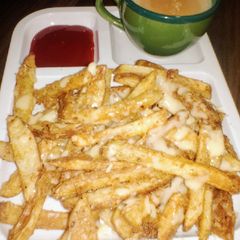 Cheesy Potato Fries 🥔 A picture of Cheesy Potato Fries 🥔.
