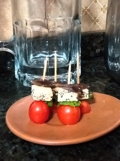 Una foto de Mini Pinches Caprese