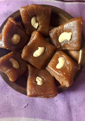 A picture of Gram Flour Milk Powder Burfi.