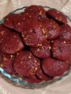 Una foto de ❤️ Galletitas Red Velvet con chocolate blanco (con remolacha 🤫) ❤️