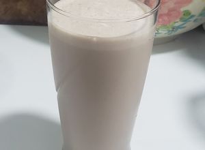 Una foto de Malteada de milo y plátano