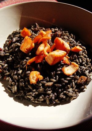 Foto di Risotto al nero di seppia e salmone
