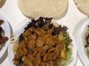 Una foto de salsa de shawarma