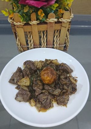 صورة لوصفة كبدة غنم مع قطع لحم ولية