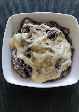 Foto di Tagliolini ai mirtilli con cipolla e fonduta di formaggio