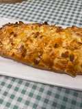 Tresse feuilletée aux amandes, pignons de pin et amaretto