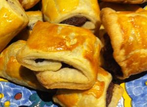 Una foto de Pan Carteras de hojaldre rellenas de crema de avellana o nutella