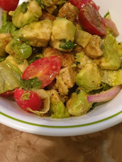 Una foto de Ensalada saludable de aguacate