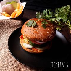 Crispy chicken burger A picture of Crispy chicken burger.