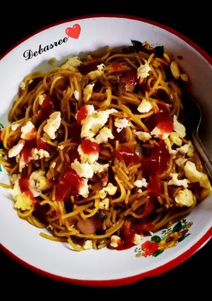 এগ গার্লিক নুডলস (egg garlic noodles recipe in Bengali) রেসিপির প্রধান ছবি