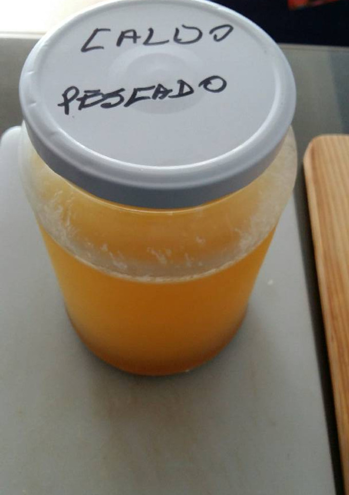 Una foto de Caldo de pescado casero
