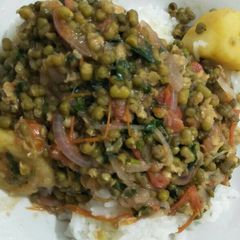 A picture of Stewed greengrams with rice.