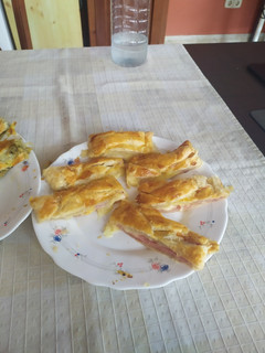Una foto de Hojaldre de Jamón y queso