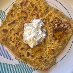 A picture of Methi lauki cheese parantha.