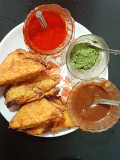 બ્રેડ પકોડા (Bread Pakoda Recipe In Gujarati) રેસીપી મુખ્ય ફોટો