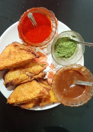 બ્રેડ પકોડા (Bread Pakoda Recipe In Gujarati) રેસીપી મુખ્ય ફોટો