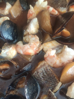 Una foto de Guiso de pescado y marisco