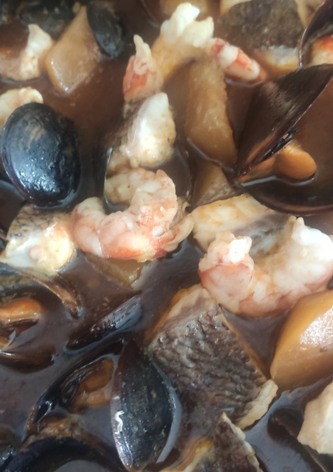 Una foto de Guiso de pescado y marisco