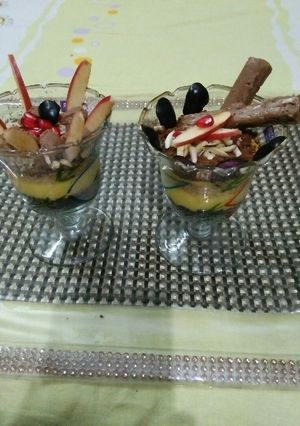 A picture of Custard biscuits & fruits pudding.