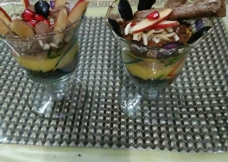 Custard biscuits &amp; fruits pudding