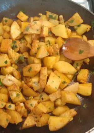 Una foto de Patatas con ajo, aceite de oliva y pimentón ॐ