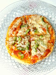 वेजी पिज़्ज़ा (Veggie pizza recipe in Hindi) रेसिपी मुख्य फोटो