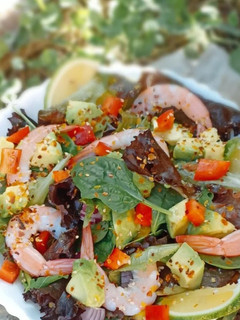 Una foto de Ensalada de langostinos