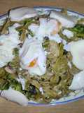 Nidos de espinaca con brócoli, setas y huevos poché